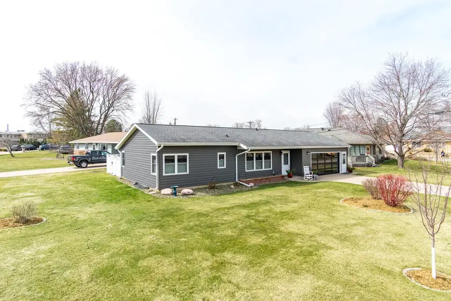 3814 Holly PLACE, La Crosse, WI 54601 - #3