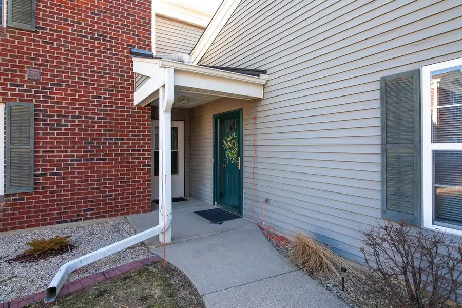 N17W26887 E Fieldhack DRIVE #H, Pewaukee, WI 53072 - #2