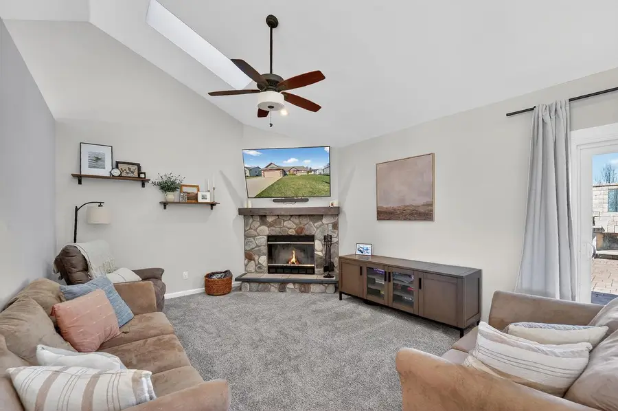 W199N17111 Ridgeway DRIVE, Jackson, WI 53037 - #2