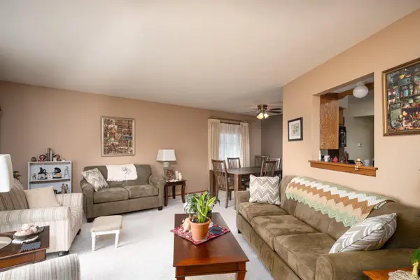 6968 W Tesch AVENUE, Milwaukee, WI 53220