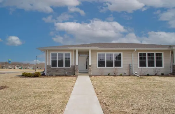 613 Hunter Oaks BOULEVARD, Watertown, WI 53094