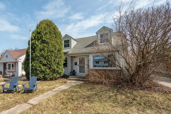 4462 S Lake DRIVE, Cudahy, WI 53110