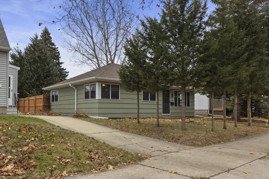 3526 S Brust AVENUE, Milwaukee, WI 53207 - #3