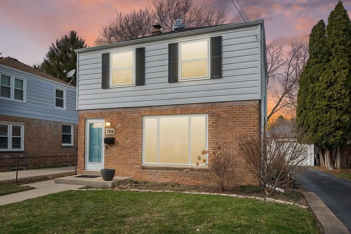 1918 E Eden PLACE, Saint Francis, WI 53235 - #1