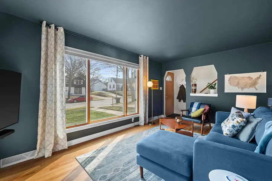 1918 E Eden PLACE, Saint Francis, WI 53235 - #2