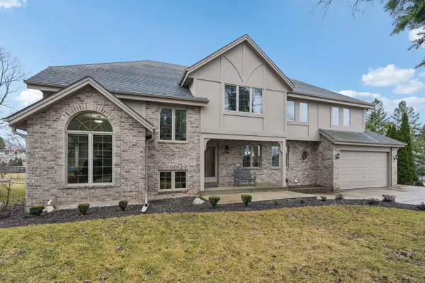 2527 W Goldcrest AVENUE, Milwaukee, WI 53221