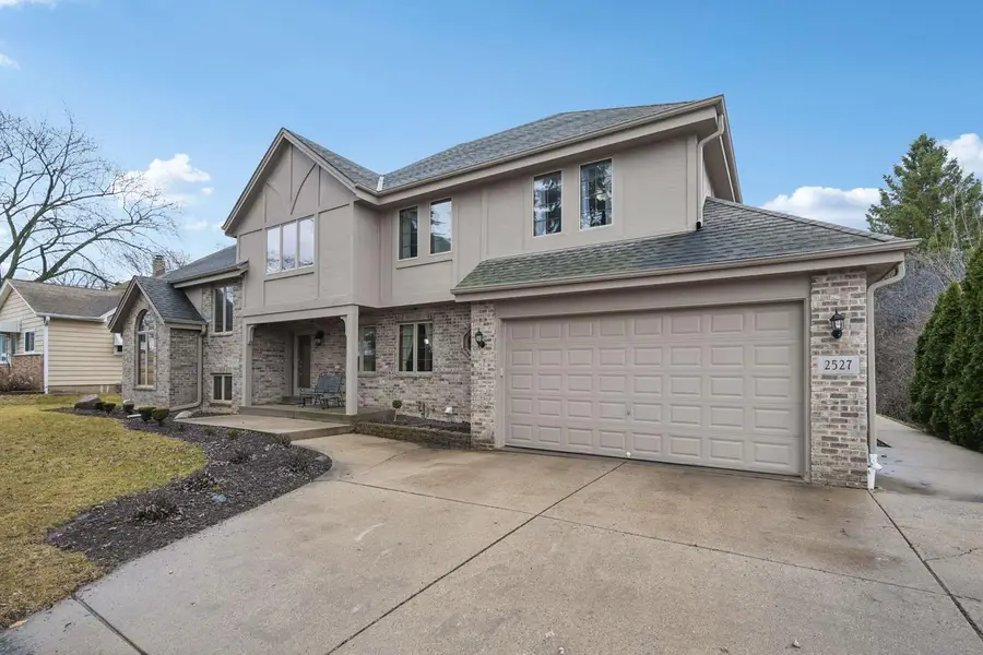 2527 W Goldcrest AVENUE, Milwaukee, WI 53221 - #2