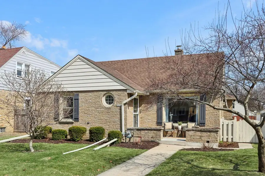 3042 N 88th STREET, Milwaukee, WI 53222 - #3