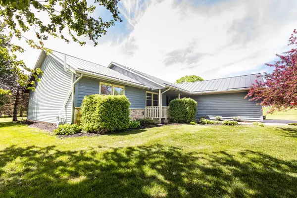 S32W31809 Squire COURT, Waukesha, WI 53189