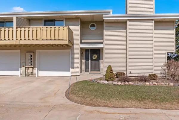 6461 S Crabapple COURT #2, Oak Creek, WI 53154