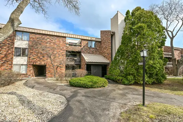 2200 W Good Hope ROAD #117, Glendale, WI 53209