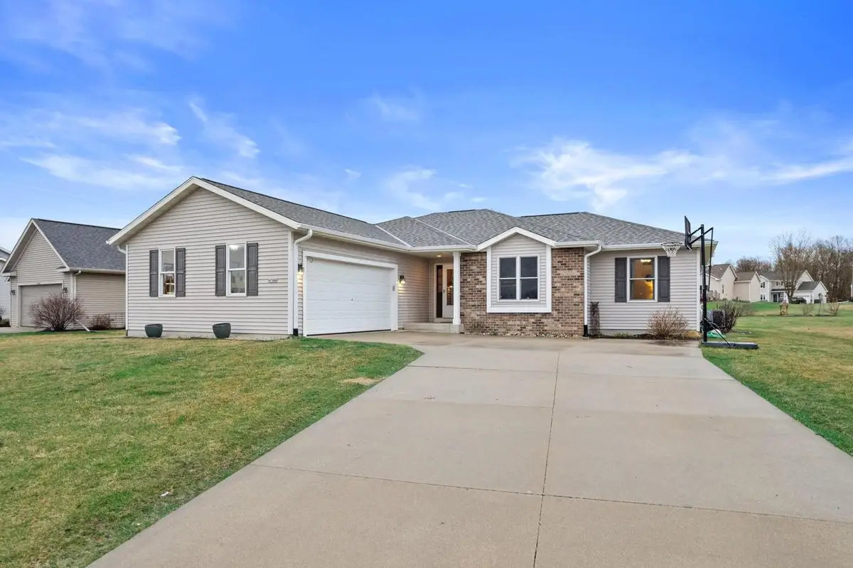 N7996 Woody LANE, Ixonia, WI 53036 - #1