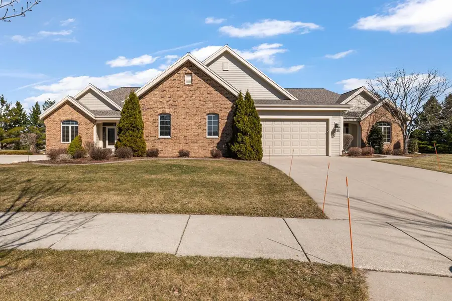 1432 Red Oak DRIVE #4, Hartford, WI 53027 - #2