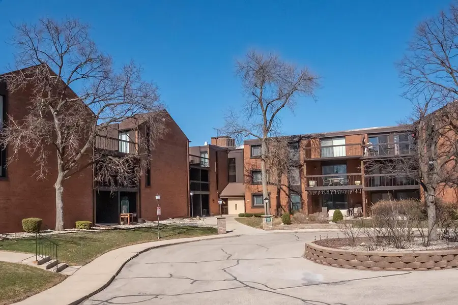 5200 S Tuckaway BOULEVARD #270D, Greenfield, WI 53221 - #3