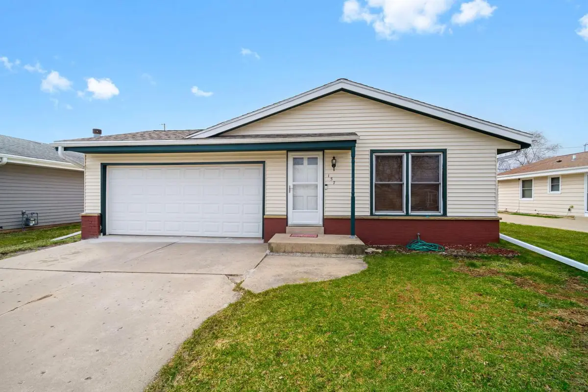 157 W Goldleaf AVENUE, Milwaukee, WI 53207 - #1