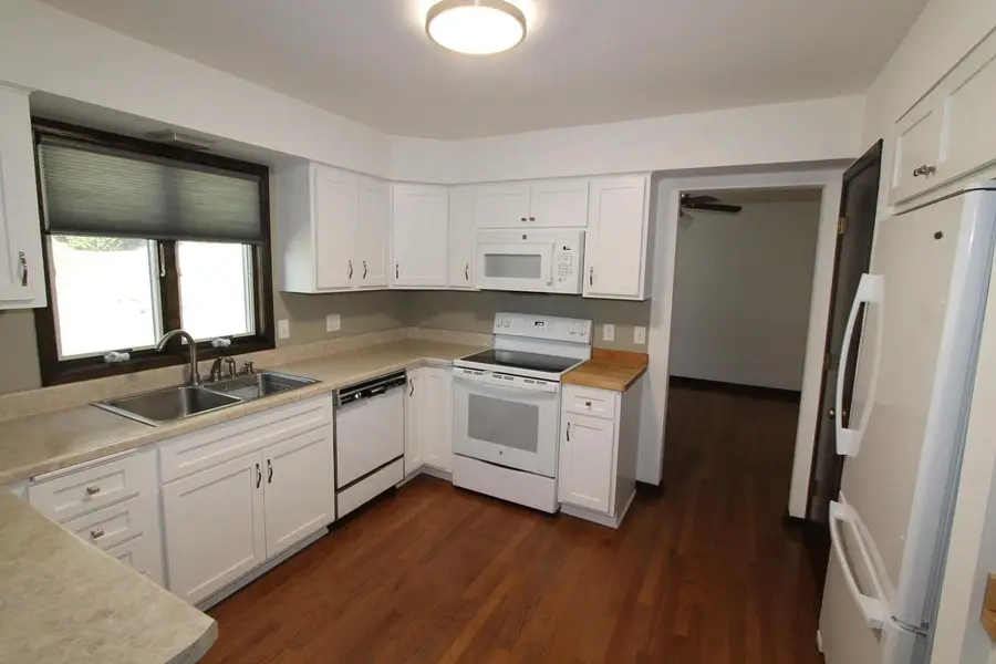 267 Robins Run, Burlington, WI 53105 - #3