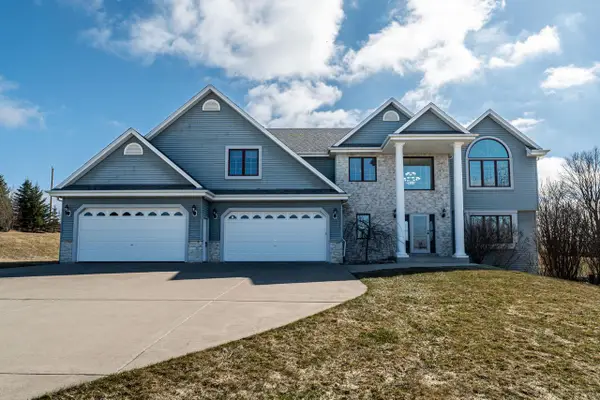 5290 Fawn TRAIL, Hartford, WI 53027