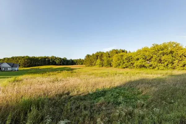 1980 PARADISE DRIVE, West Bend, WI 53095