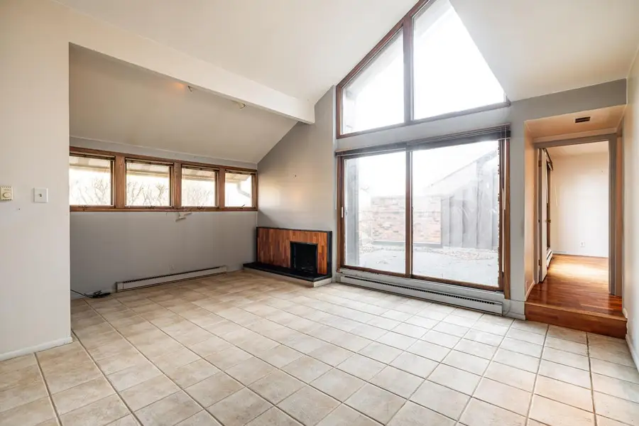 5190 Woodbridge LANE, Greenfield, WI 53221 - #2