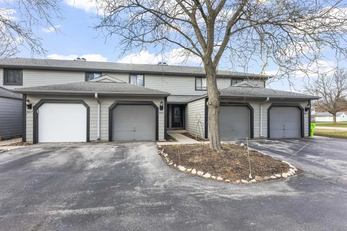 805 S Imperial DRIVE, Hartland, WI 53029 - #1