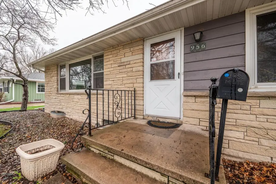 956 Bridgewood DRIVE, Neenah, WI 54956 - #2