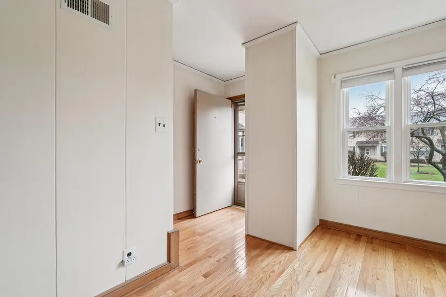 4858 N Shoreland AVENUE, Whitefish Bay, WI 53217 - #2