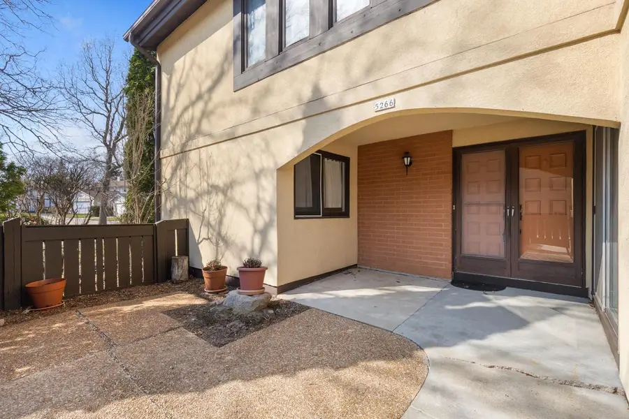 5266 Somerset LANE S, Greenfield, WI 53221 - #2