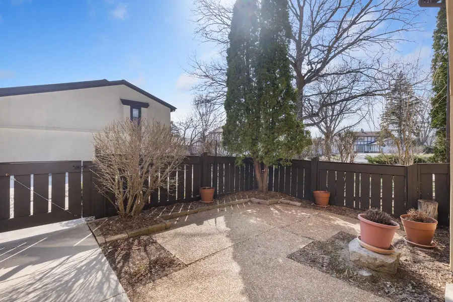 5266 Somerset LANE S, Greenfield, WI 53221 - #3