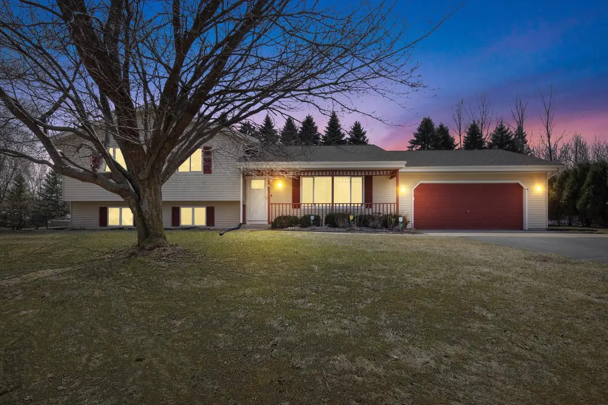 1759 Davids View DRIVE, West Bend, WI 53090 - #1