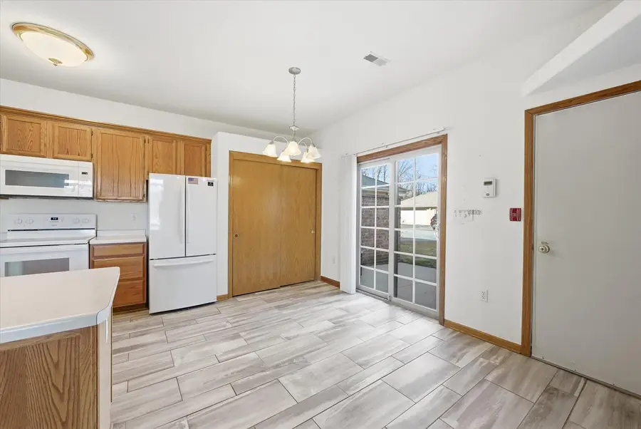 853 Cheyenne AVENUE #F, Grafton, WI 53024 - #3