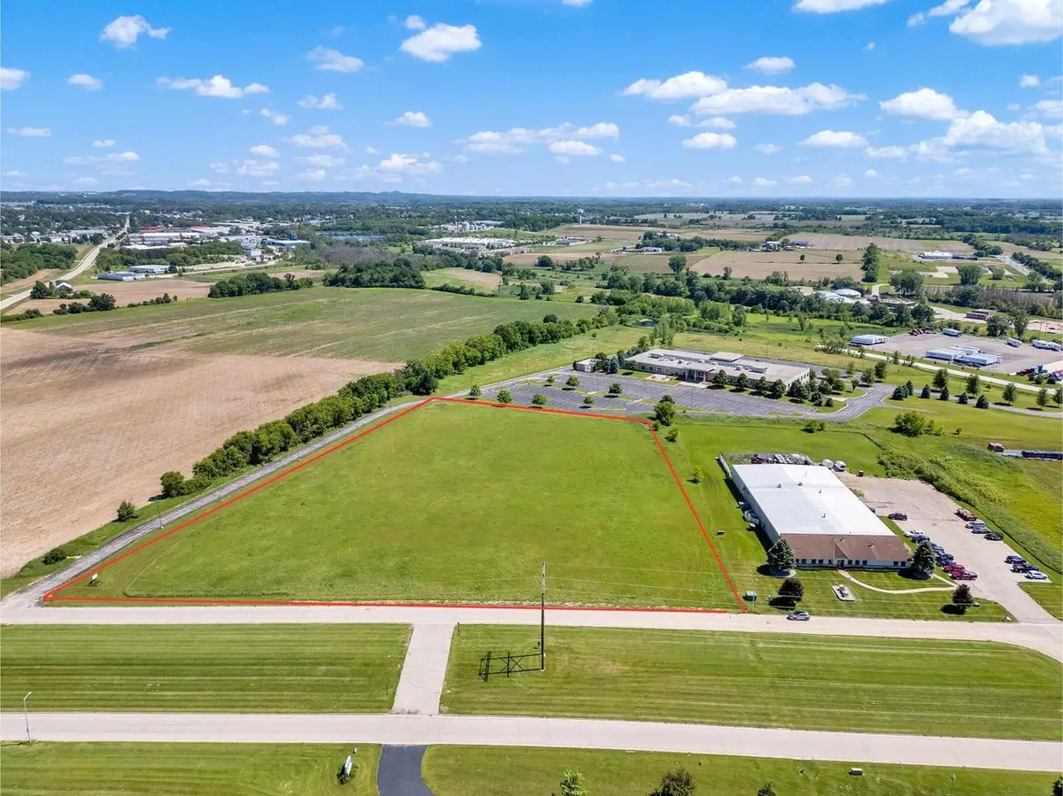 1650 INDEPENDENCE AVENUE, Hartford, WI 53027 - #1