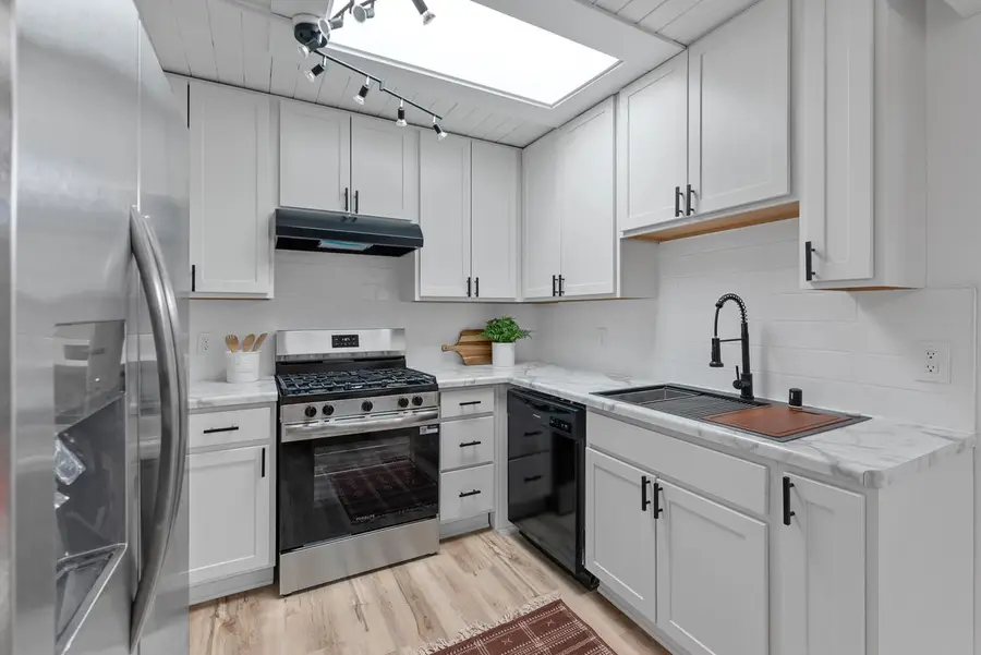 4015 W Kiley AVENUE, Milwaukee, WI 53209 - #2