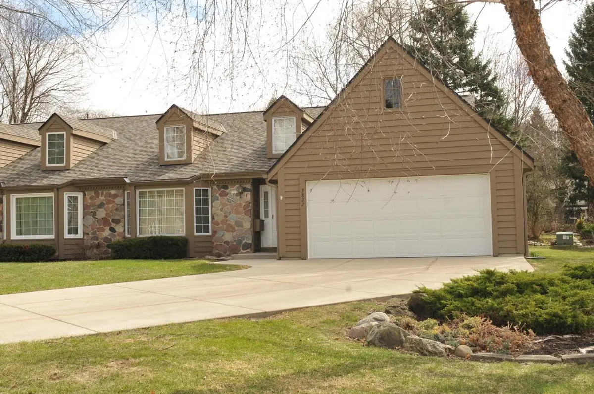 3822 S Oakbrook DRIVE, Greenfield, WI 53228 - #1
