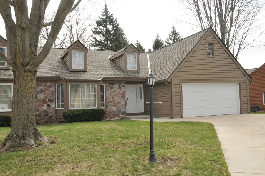 3822 S Oakbrook DRIVE, Greenfield, WI 53228 - #2