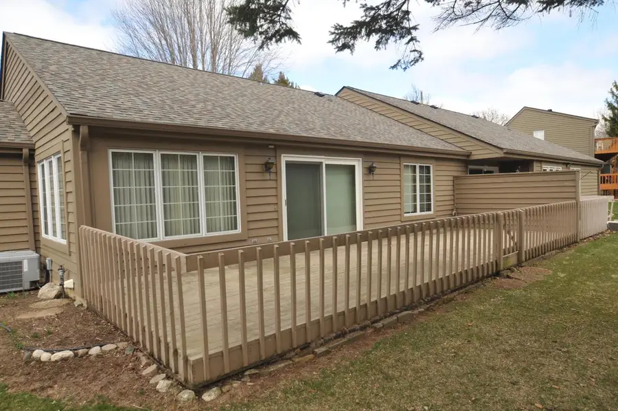 3822 S Oakbrook DRIVE, Greenfield, WI 53228 - #3