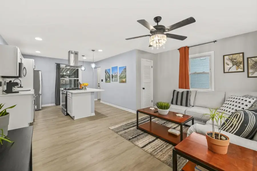 8126 W Glen AVENUE, Milwaukee, WI 53218 - #2