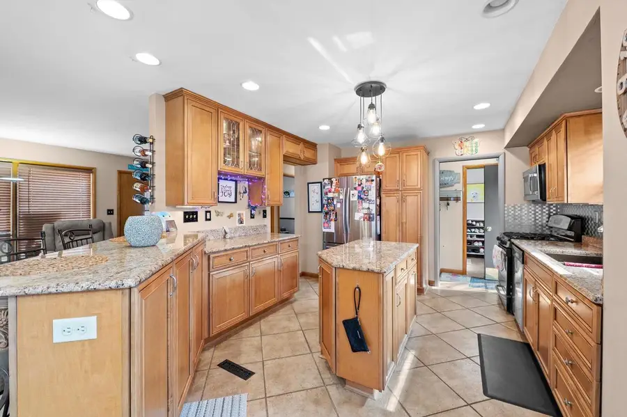 2158 Delafield STREET, Waukesha, WI 53188 - #2