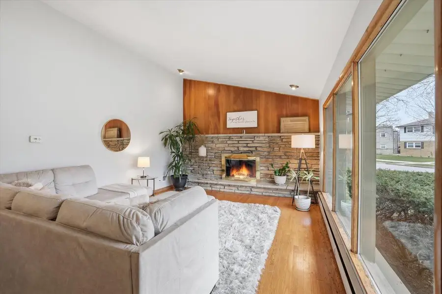 9837 W Sarasota PLACE, Milwaukee, WI 53222 - #2