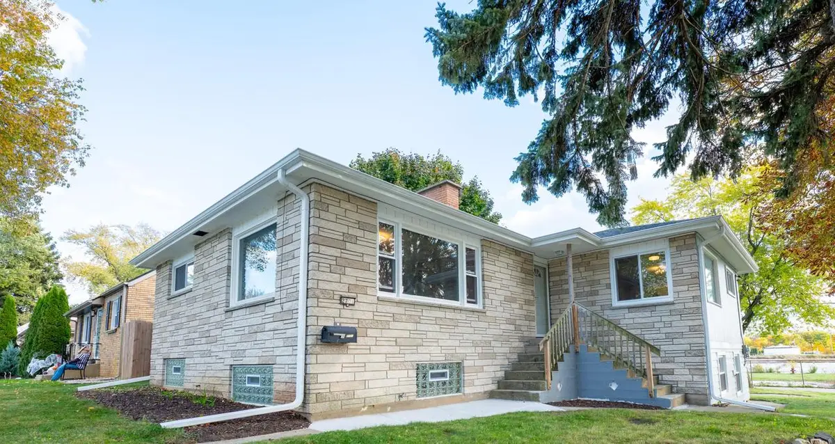 2701 4th AVENUE, South Milwaukee, WI 53172 - #1