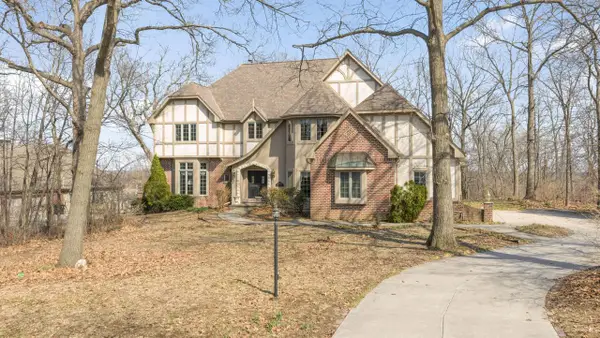 7570 S Cambridge DRIVE, Franklin, WI 53132