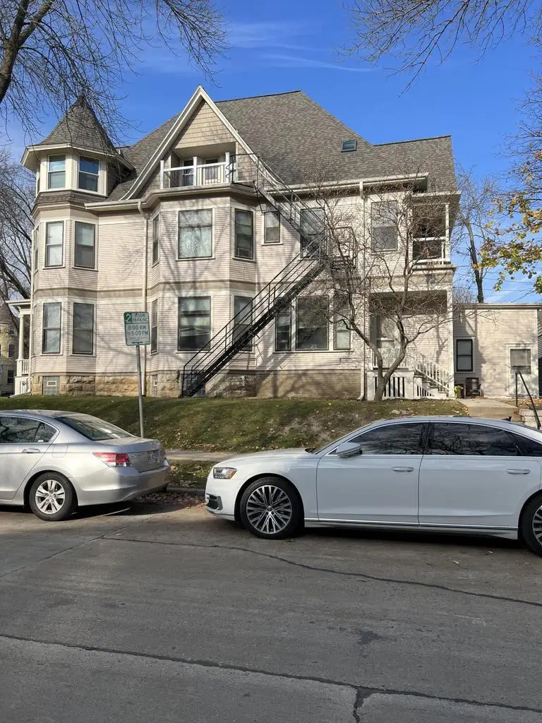 2704 N Hackett AVENUE, Milwaukee, WI 53211 - #3
