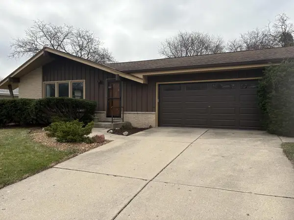 231 E Sunset DRIVE, Oak Creek, WI 53154