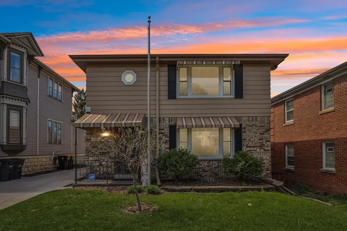 1231 Glenview AVENUE, Milwaukee, WI 53213 - #1