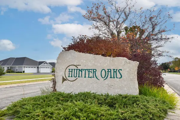 617 Hunter Oaks BOULEVARD #B, Watertown, WI 53094