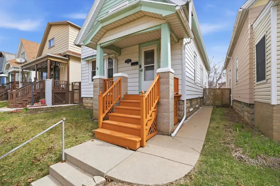 1534 S 32nd STREET, Milwaukee, WI 53215 - #2