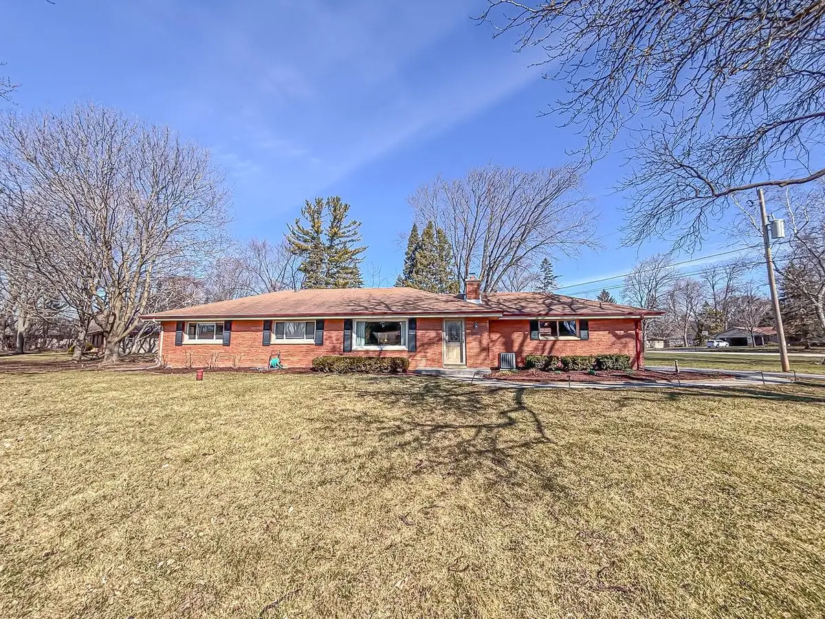 W158N5725 Elmway DRIVE, Menomonee Falls, WI 53051 - #1