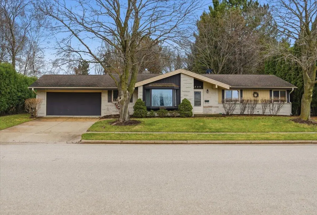 649 Edgewood DRIVE, Burlington, WI 53105 - #1