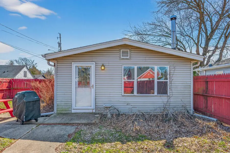 313 W Roberta AVENUE, Waukesha, WI 53186 - #3