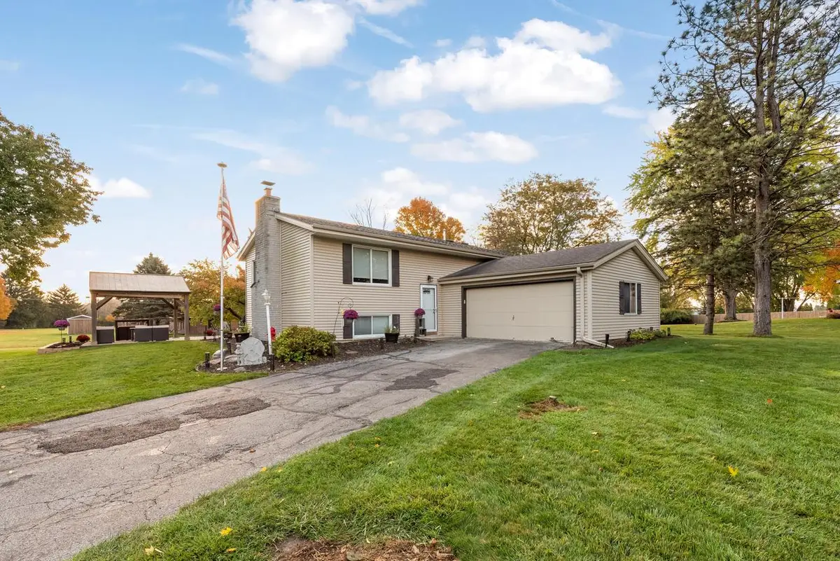 W275S8960 Hidden Lakes DRIVE, Mukwonago, WI 53149 - #1