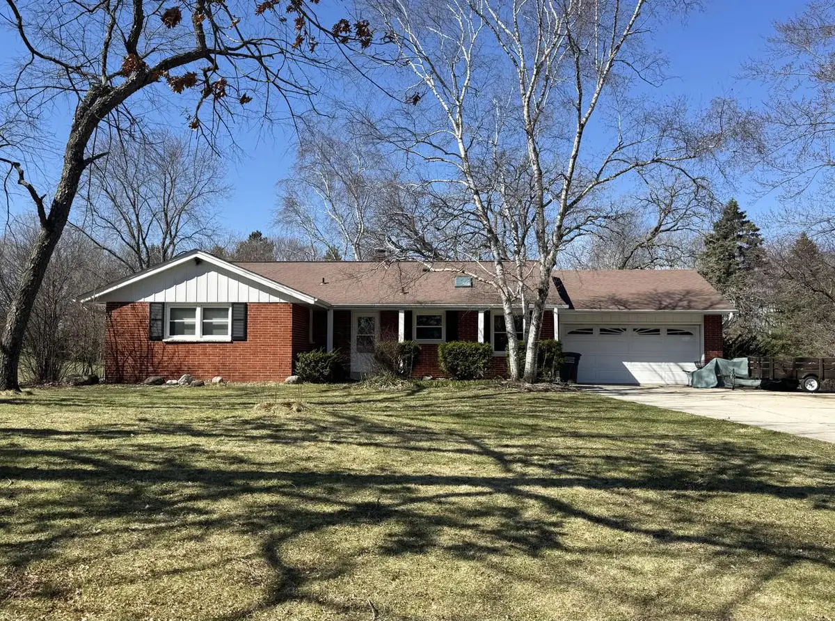 W300S2975 Snowdon DRIVE, Waukesha, WI 53188 - #1